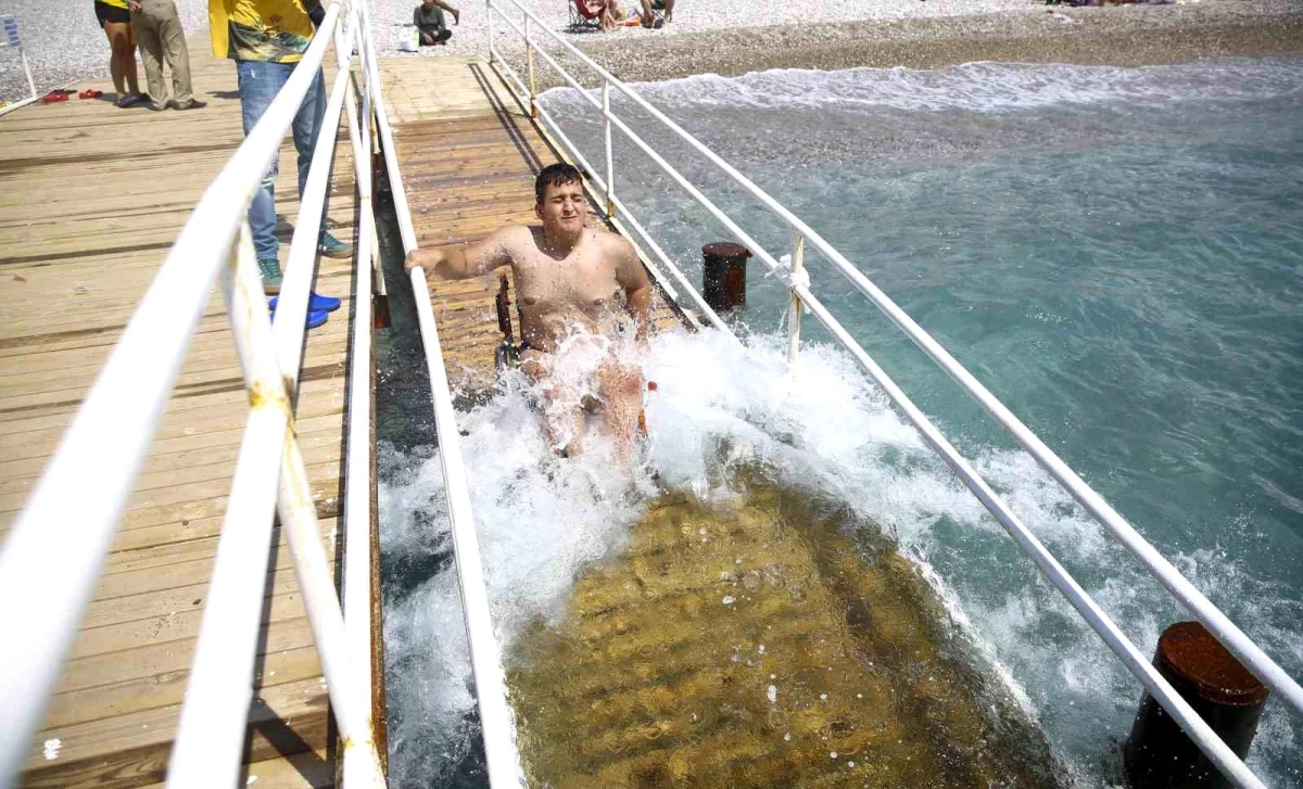 Antalya’da Engelsiz Plajlar Engelli Bireylerin Tercihi